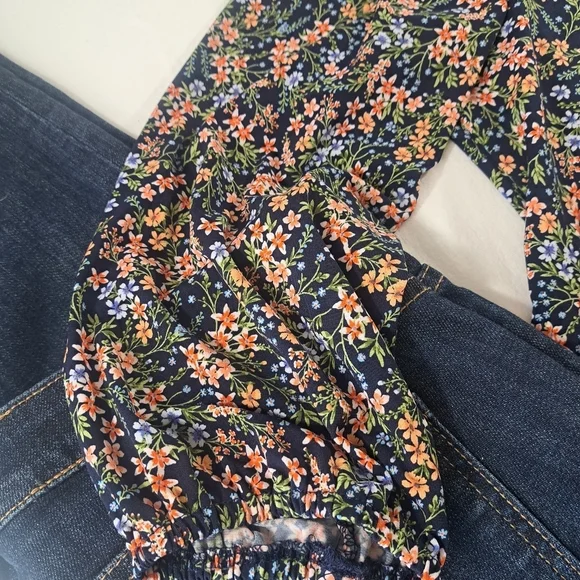 VINCE CAMUTO Navy Mini Floral print long sleeve Flowing and Stretchy LARGE - Picture 4 of 7